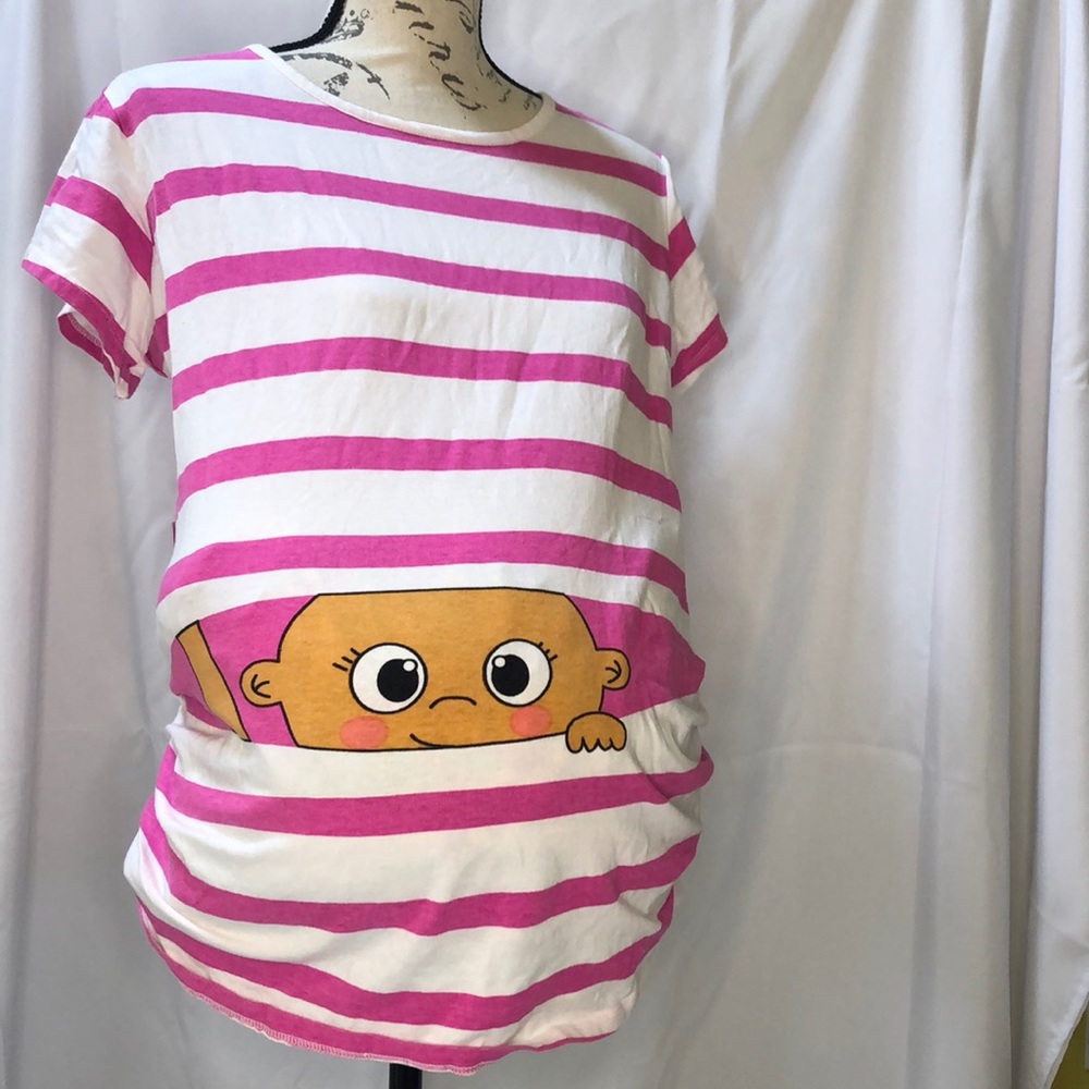 Women’s maternity tee size Large (EUC)